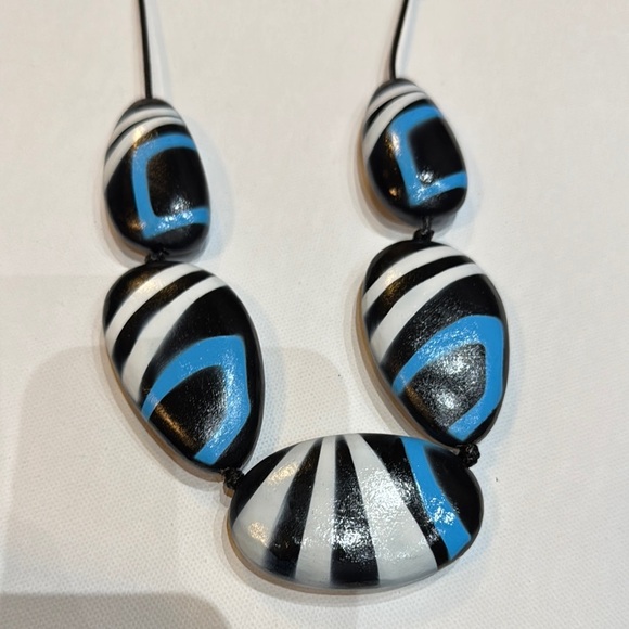 Decouture Black and Blue Striped River Stone Style Statement Necklace Necklace - Picture 8 of 10
